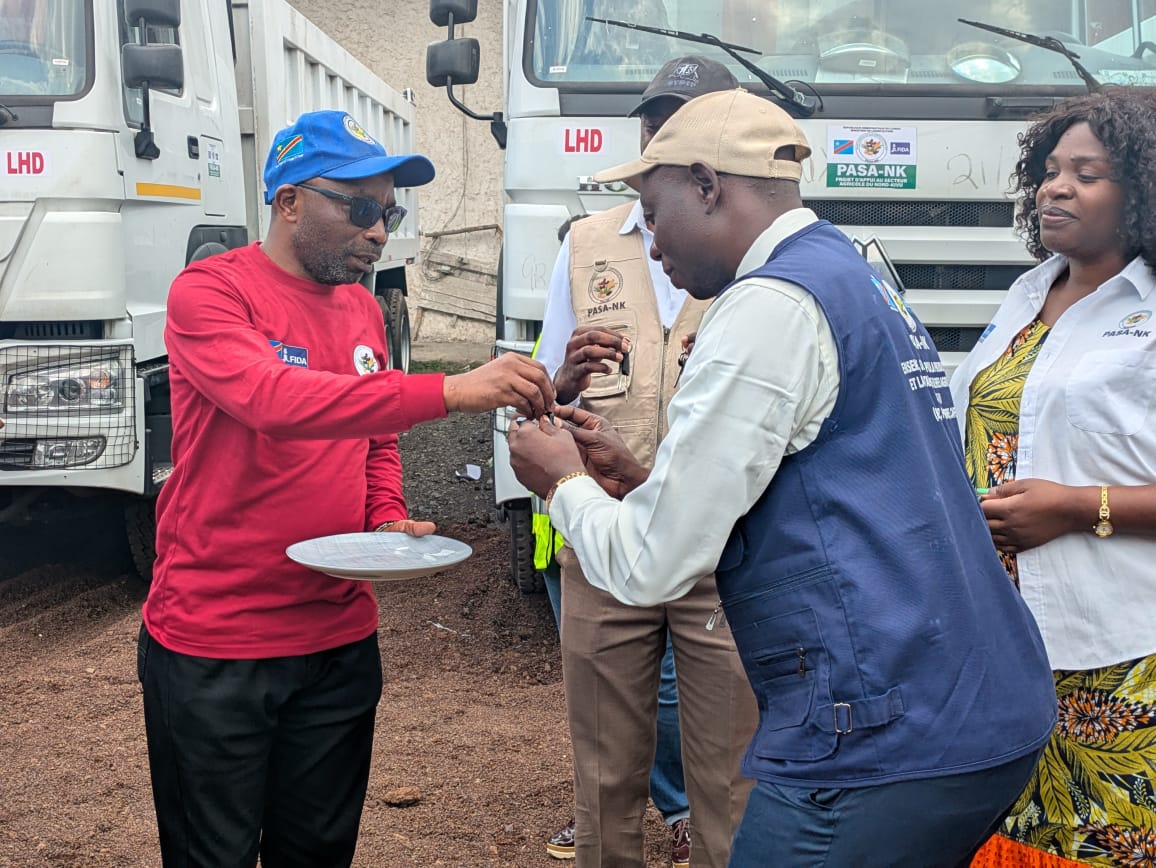 Nord-Kivu : Le PASA-NK dote les organisations paysannes de camions pour faciliter l’évacuation des produits agricoles
